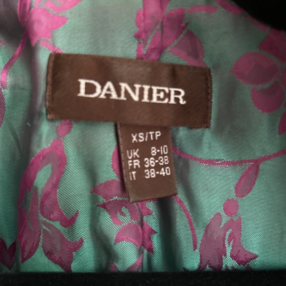 Danier Leather jacket with beautiful inner lining - Picture 5 of 5